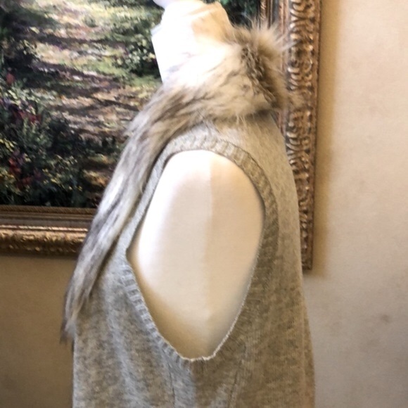 SKIES ARE BLUE  Open Front Waterfall Style Gray Knit Vest Faux Fur Trim Women Sm - Picture 10 of 16